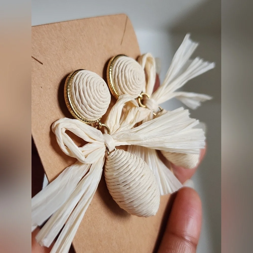 Source Unknown cream woven
